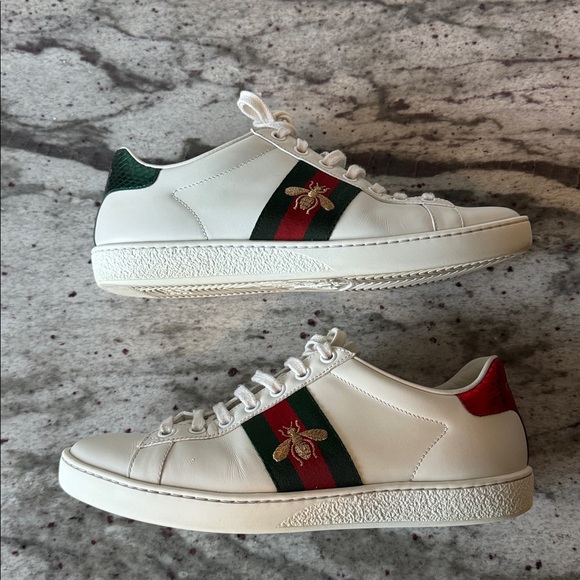Gucci Ace Bee Embroidered Leather Low Top Sneakers